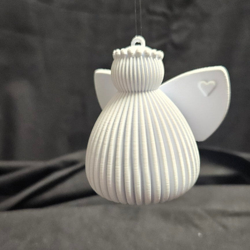 Engel-Anhänger mit Herz – liebevoller Weihnachtsbaumschmuck