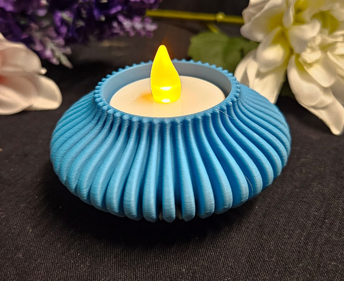 Moderne Teelichthalter im gerillten Design
