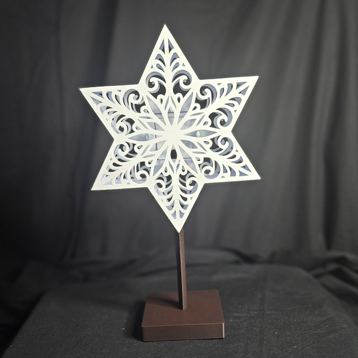 Filigraner Mandala-Leuchtstern